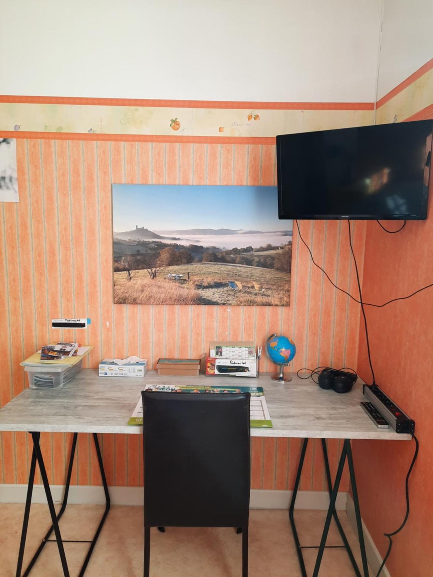 Les Coteaux De Planeze, Ideal Deplacement Pro, Chambres Individuelles Lit 160 Television Saint-Laurent-les-Tours Екстер'єр фото
